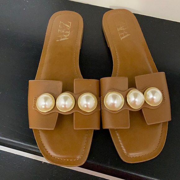 Zara slides